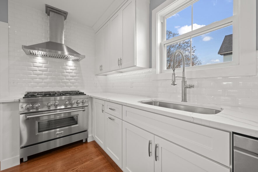 Kitchen - 16 West Rd