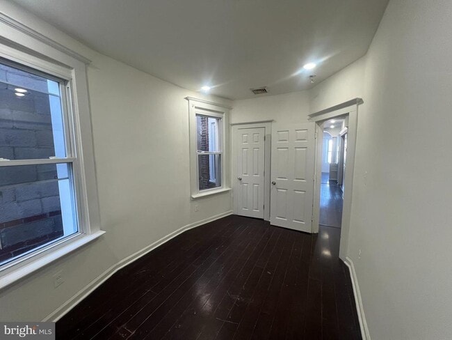 Building Photo - 616 S 60th St