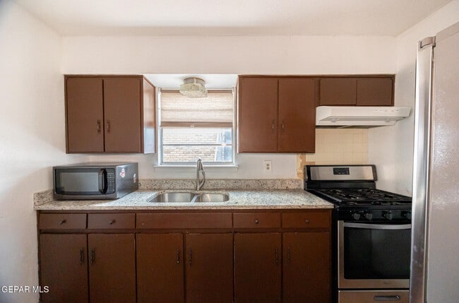 Building Photo - 5409 Edmonton Ave