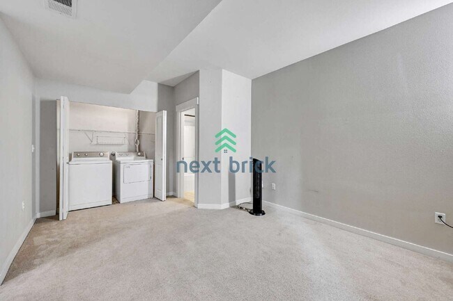 Building Photo - "Spacious 3-Bedroom Retreat with 3.5 Baths in Issaquah - 1,707 Sq. Ft. of Comfort!"