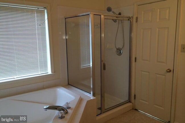 Building Photo - 7300 Rocky Creek Dr