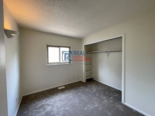 Building Photo - 4945 Marabou Way