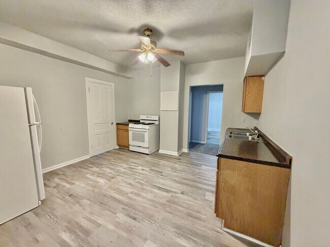 Building Photo - 414 Beech St