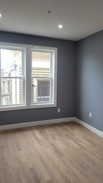 Building Photo - 341 Cambridge St