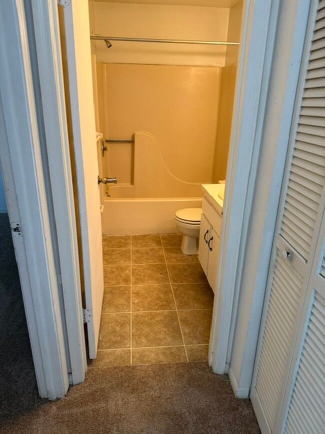 Building Photo - 2937 Regency Dr