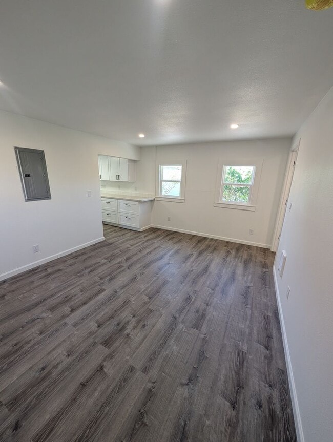 Building Photo - New 4 Bedroom 2.5 Bathroom House
