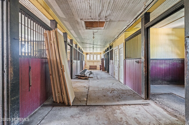 Building Photo - 525 Cooper Rd