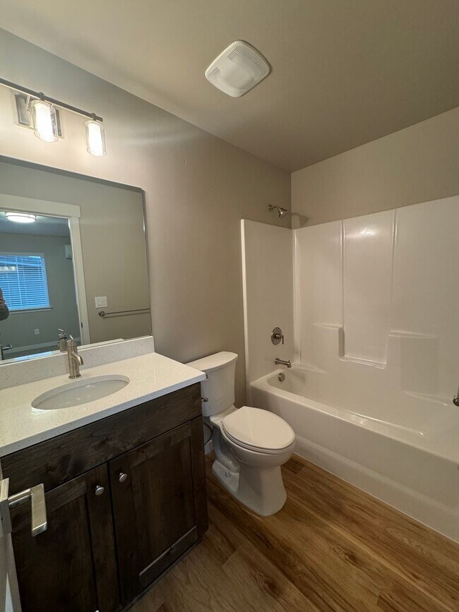 Building Photo - Duplex in Well Located SW Bend