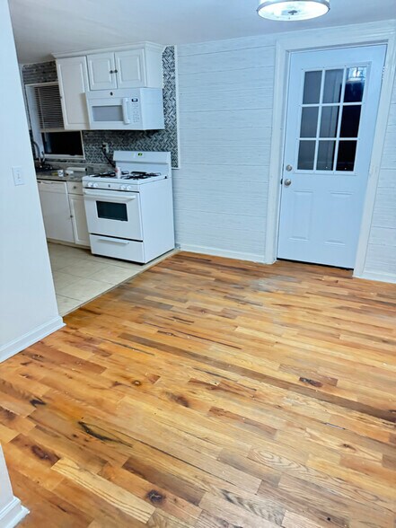 Building Photo - 6982 Burrell Ln