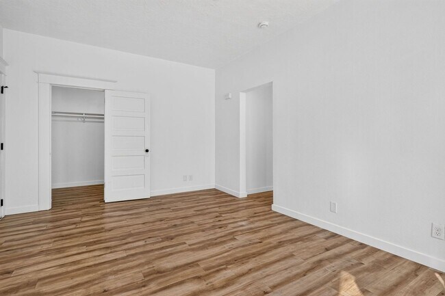 Building Photo - 5114 N Williams Ave