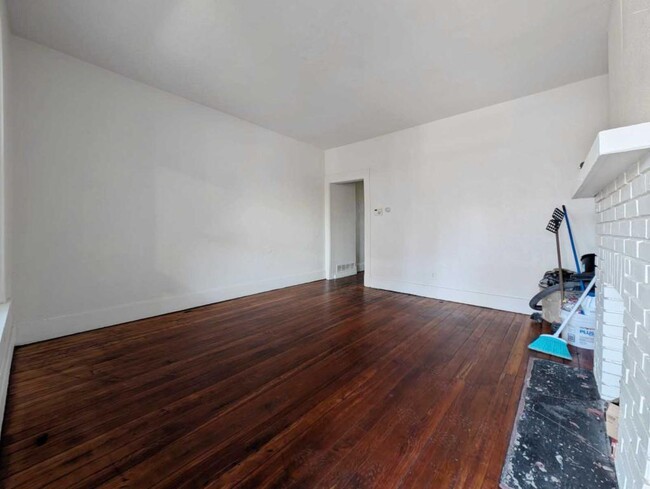 Building Photo - 524 Paulson Ave