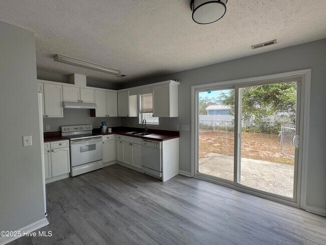 Building Photo - 117 NW 10th St