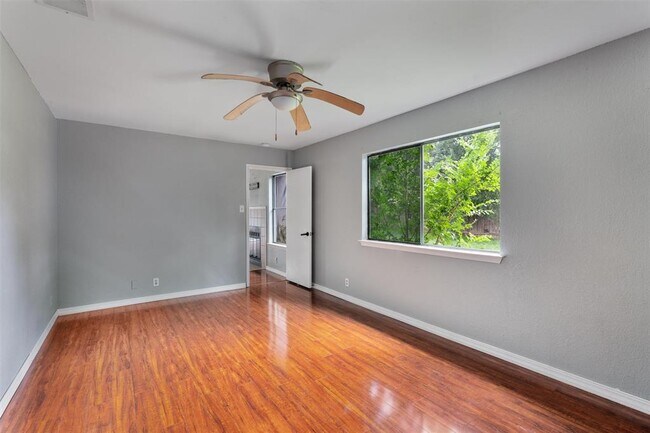 Building Photo - 1806 Krizan Ave