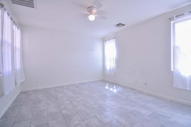 Building Photo - 21017 W Glen St