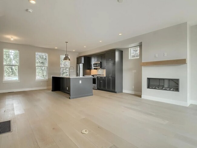 Building Photo - "Spacious 3-Bed Townhouse in Arvada with 2.5 Baths & 1854 Sq Ft of Comfort!"