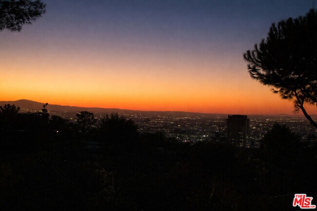 Building Photo - 9305 Beverlycrest Dr