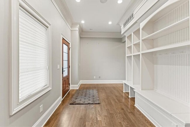 Building Photo - 9020 Whisperinghill Dr