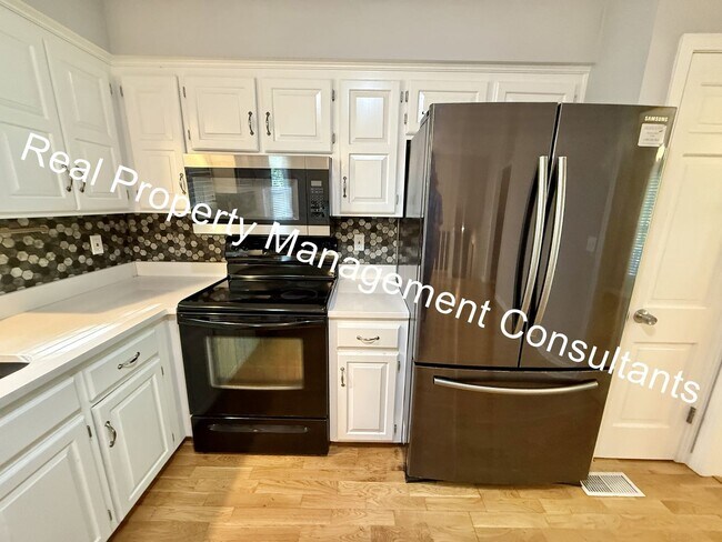 Building Photo - 3 Bed 2 Bath Modern Home in Prime Location!