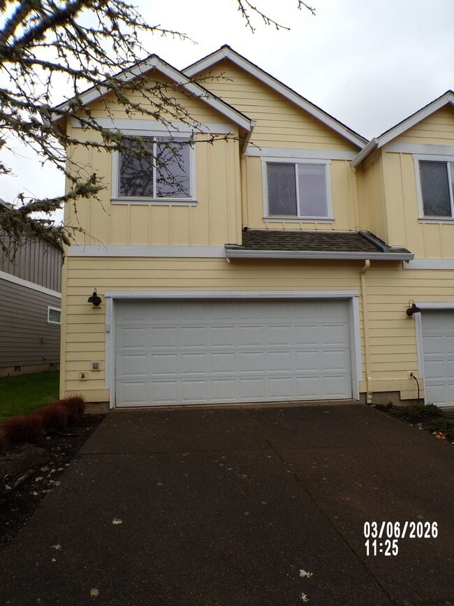 Building Photo - Newly remodeled Meadows Townhome