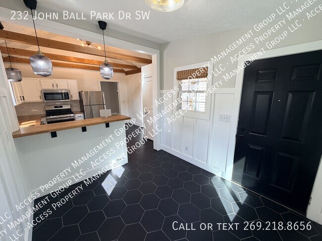 Building Photo - 232 John Ball Park Dr SW