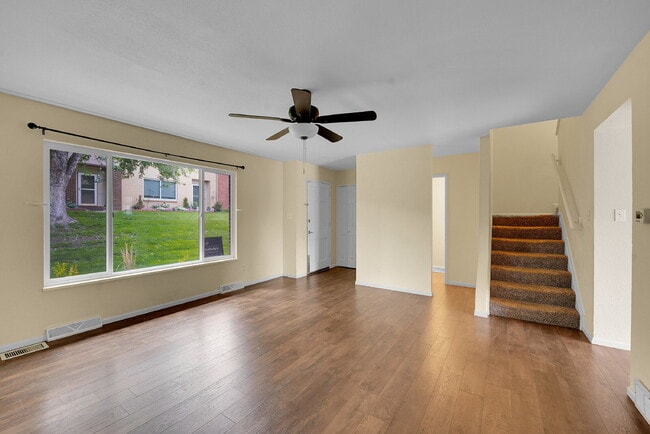 Building Photo - $2,550.00 - 4 Bedrooms, 2.5 Bathroom, Town...