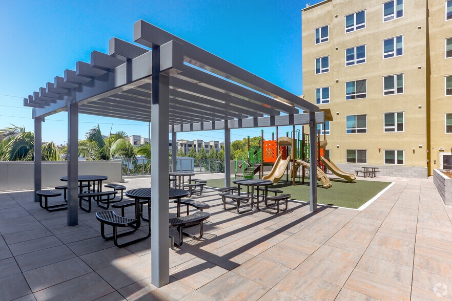 Courtyard - Sango Court