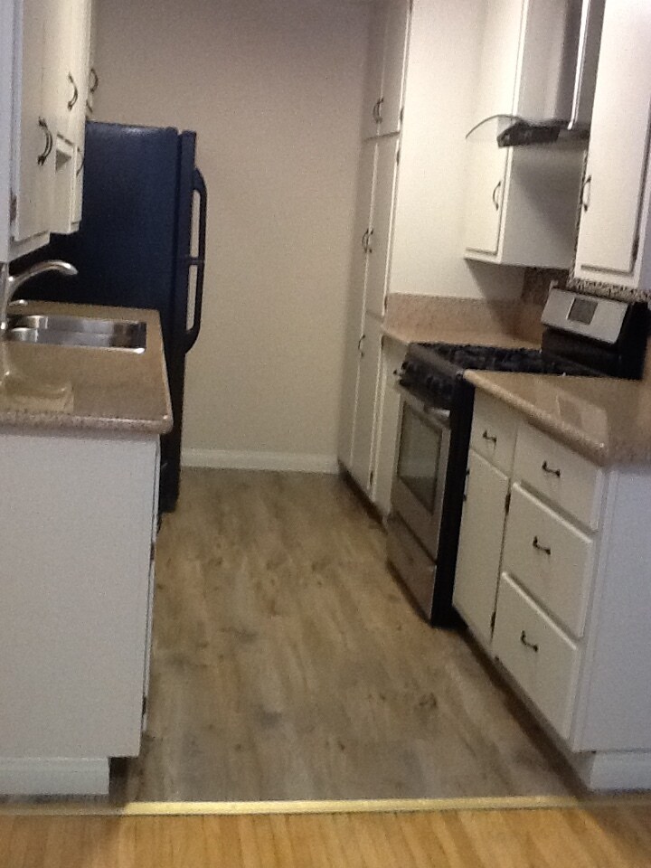 Building Photo - 311 N Westlake Ave