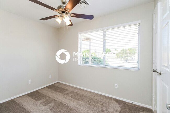 Building Photo - 3 Bedroom Pet-Friendly Home in Mesa, AZ with Main Street Renewal