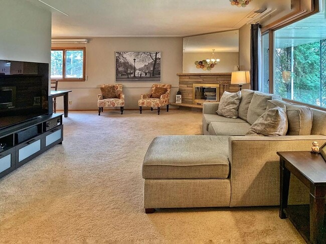 Building Photo - 6233 Parnell Ave