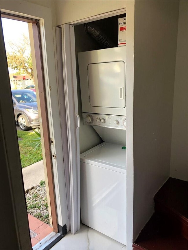 Building Photo - 21 SW 109th Ave