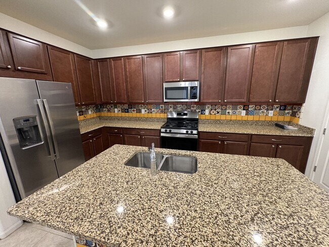 Building Photo - Four bedroom beauty in Star Valley