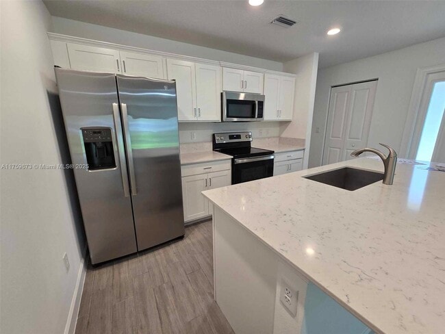 Building Photo - 6001 Woods Edge Cir