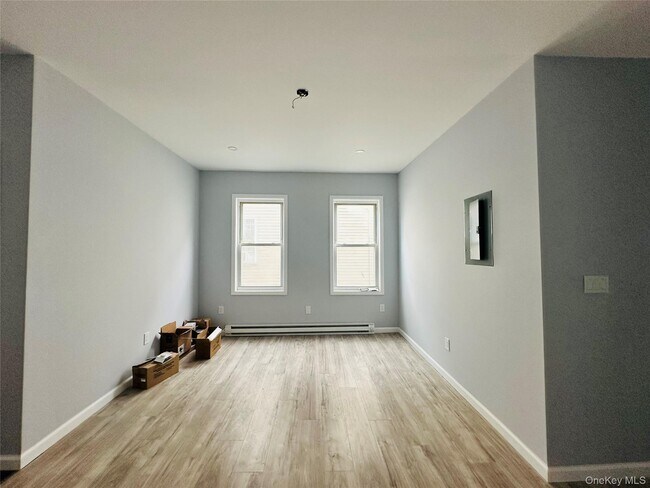 Building Photo - 8 Morgan Ave