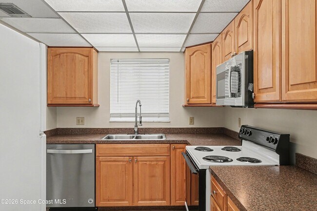 Building Photo - 201 St Lucie Ln