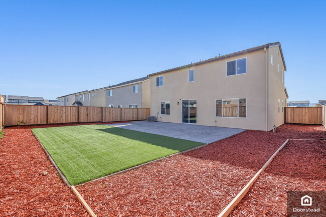 Building Photo - 5587 Saddle Rock Ln