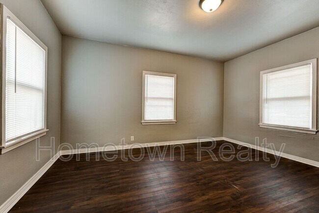 Building Photo - 506 E Harrison Ave