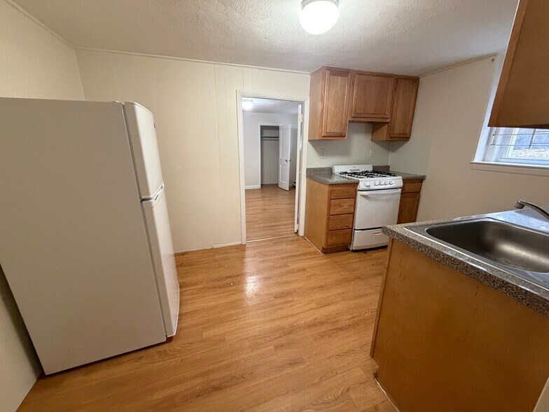 Building Photo - 131 Sutherland Rd