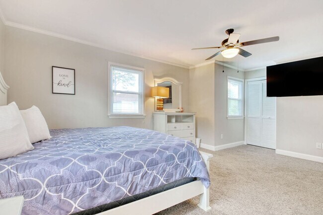 Building Photo - 1563 Elizabeth Rd