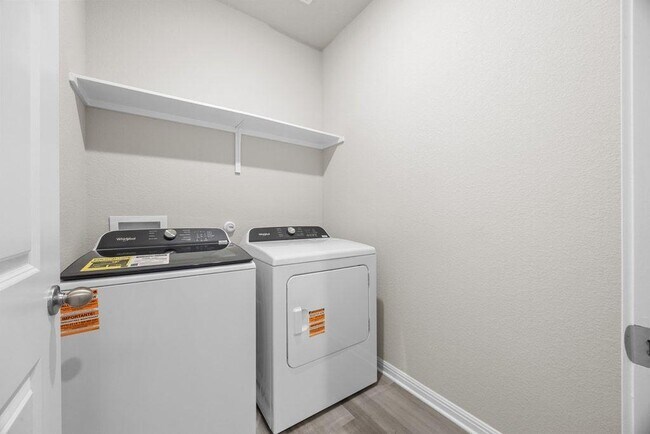 Building Photo - 140 Honey Bee Rd