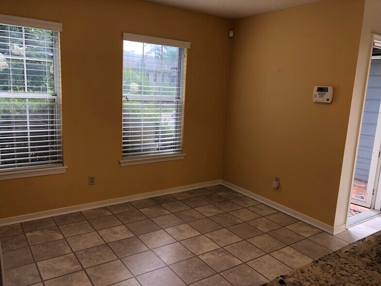 Building Photo - 4114 Bush Lake Dr