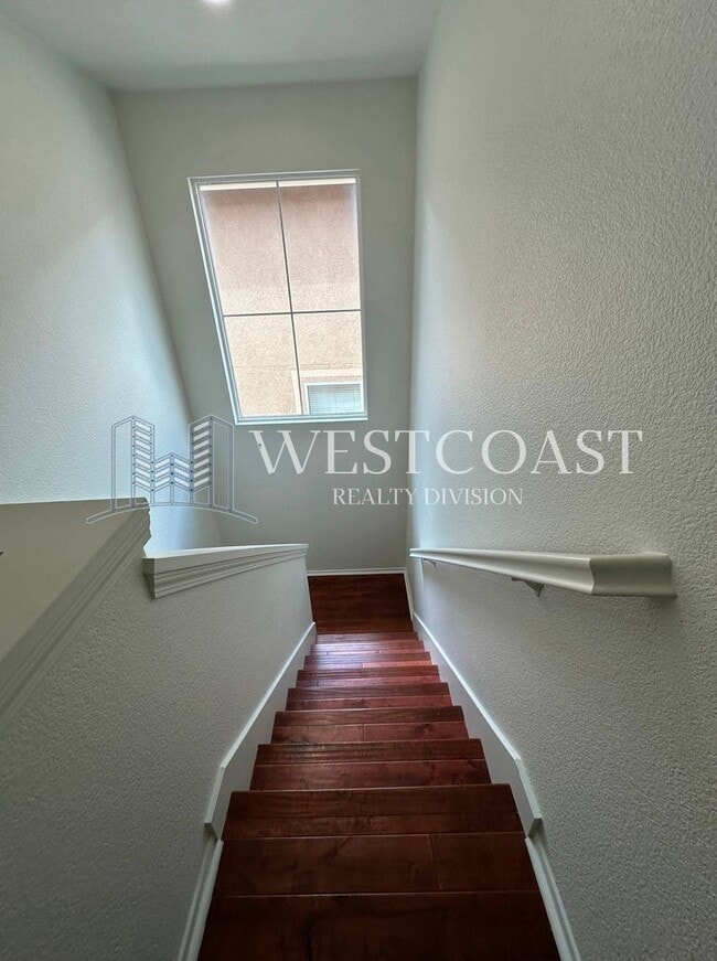 Building Photo - AVAILABLE NOW!!! 3 Bedroom 3 bath Private OASIS backyard in Vista, CA.