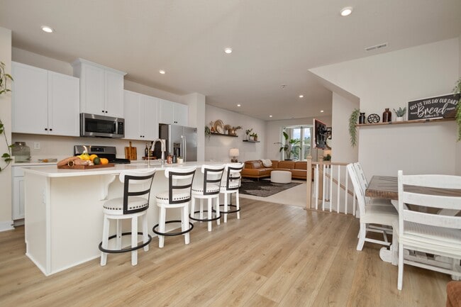 Building Photo - 302 Lydia St