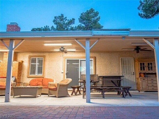 Building Photo - 5033 Saluda Cir