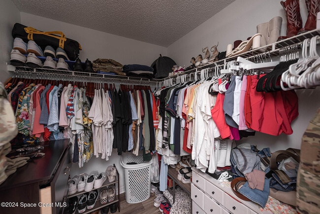 Building Photo - 721 Taluga Ave SE