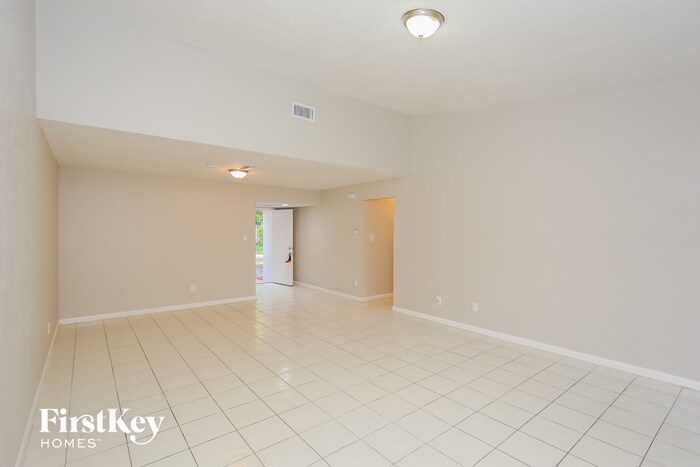 Building Photo - 2904 NW 67th Ct