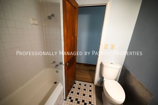 Building Photo - 407 W Main St