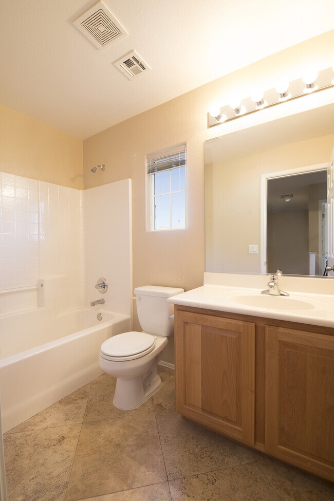 Building Photo - SUMMERLIN Home 3 Bedrooms + Small Loft - M...