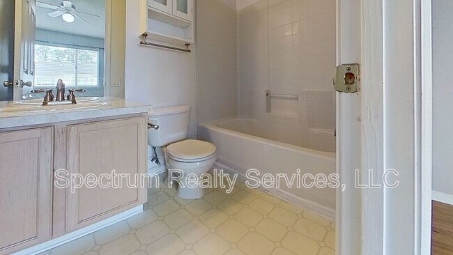 Building Photo - 12311 Kensington Lakes Dr