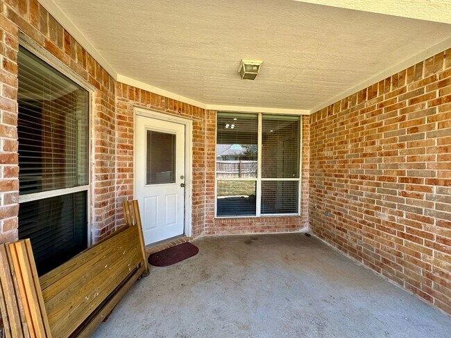 Building Photo - 2040 Yasmeen Cir