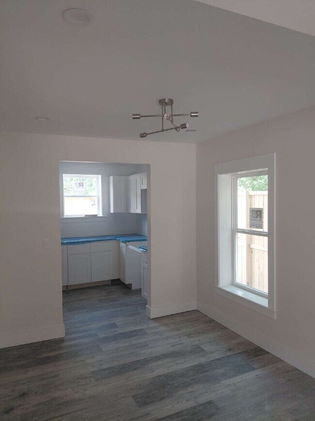 Building Photo - "Discover Comfort and Convenience: Spacious 2-Bed, 2-Bath Apartment in Goose Creek!"